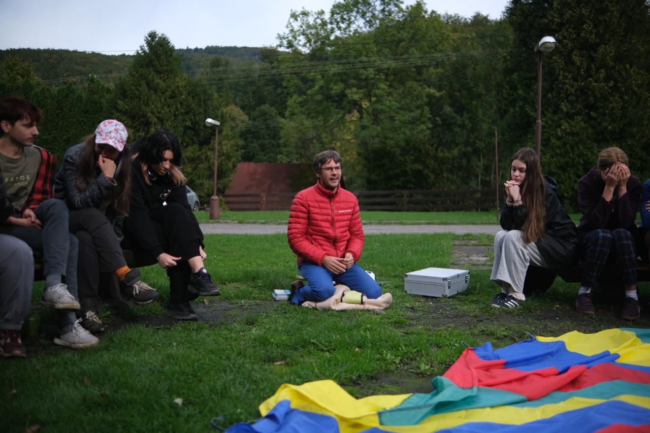 Grupowe zdjęcie uczestników wymiany IEST
