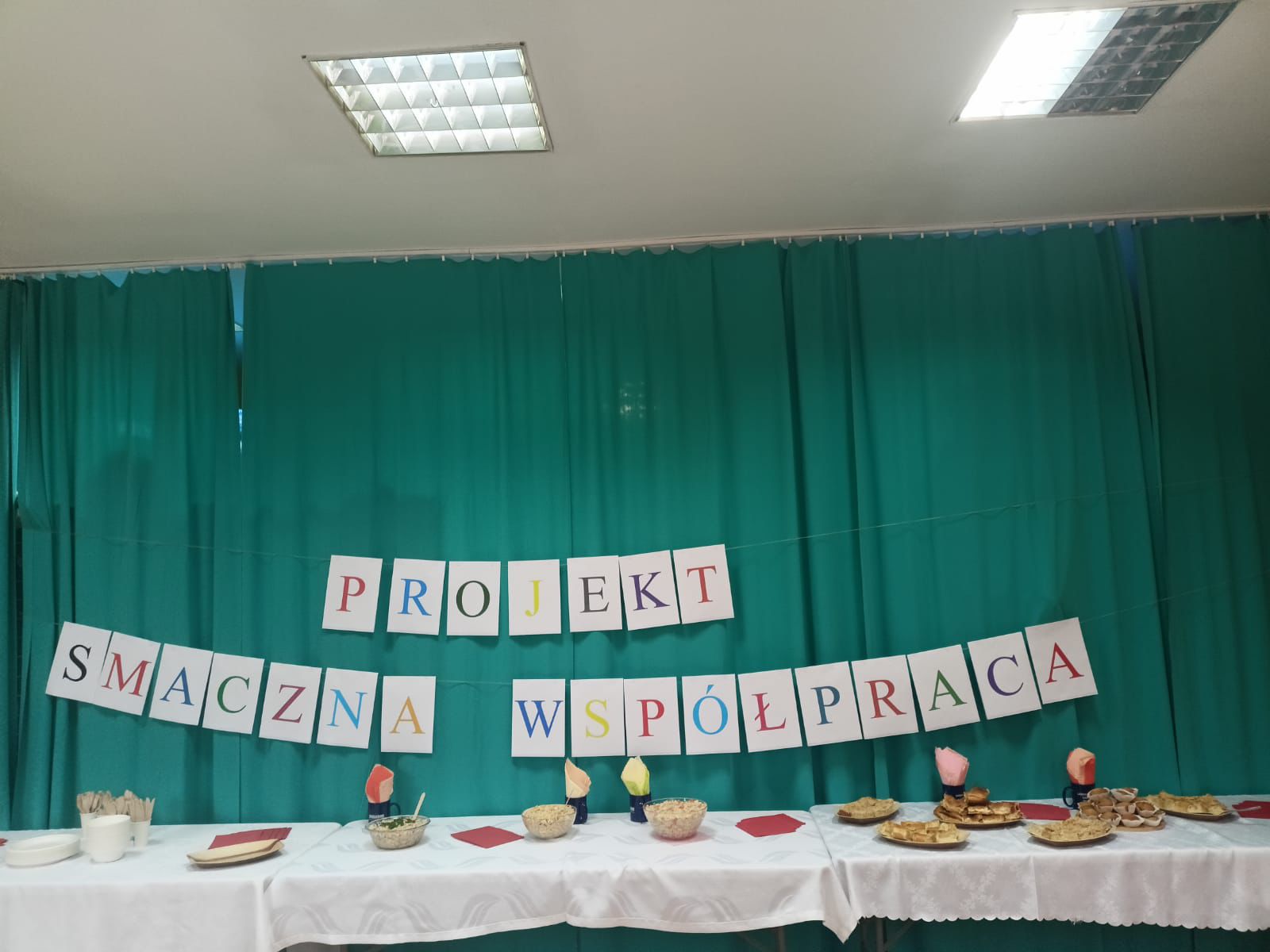 Uczestnicy „Śpiewającej potańcówki” podczas wspólnego śpiewania