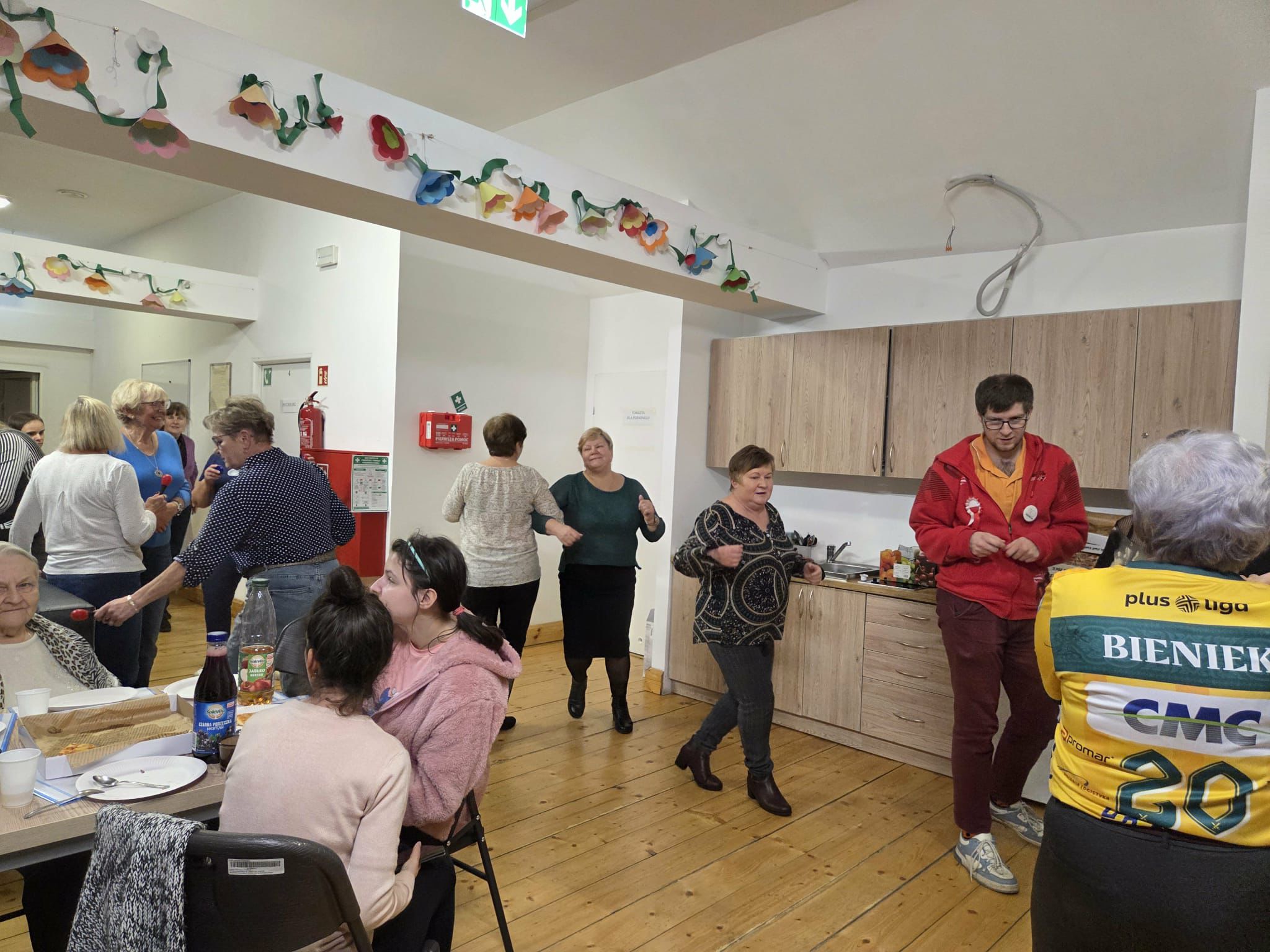 Wspólny stół i rozmowy międzypokoleniowe